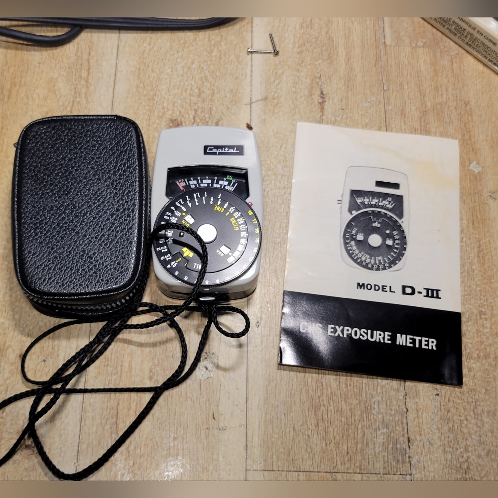 Vintage Capitol D-III Light meter in excellent shape, untested